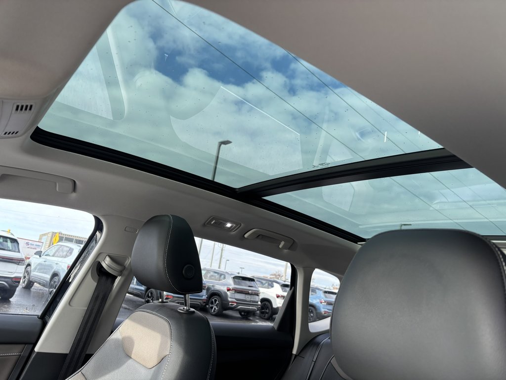 2022 Volkswagen Taos Highline 4MOTION in Saint-Georges, Quebec - 12 - w1024h768px