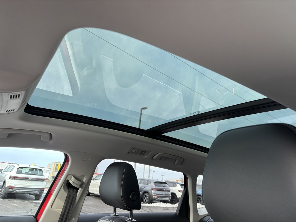 2022 Volkswagen Taos Highline 4MOTION in Saint-Georges, Quebec - 13 - w1024h768px