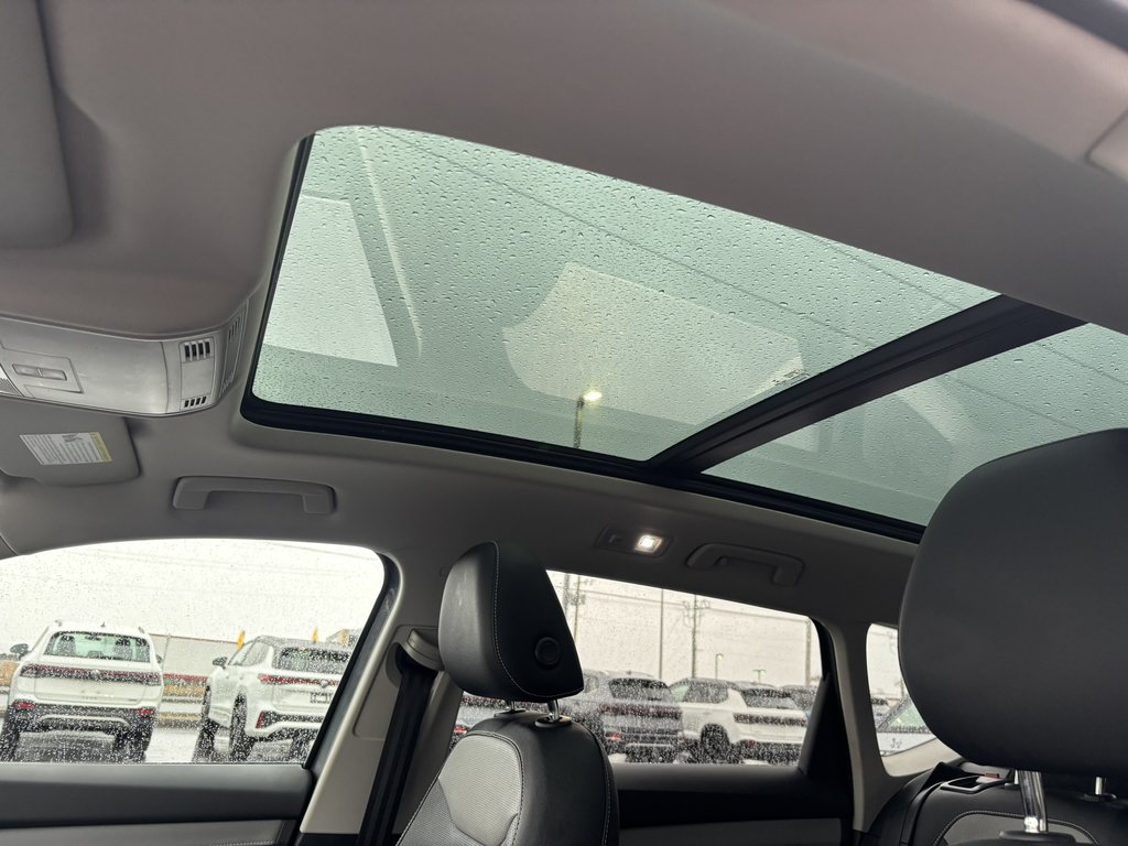 2022 Volkswagen Taos Highline 4MOTION in Saint-Georges, Quebec - 11 - w1024h768px