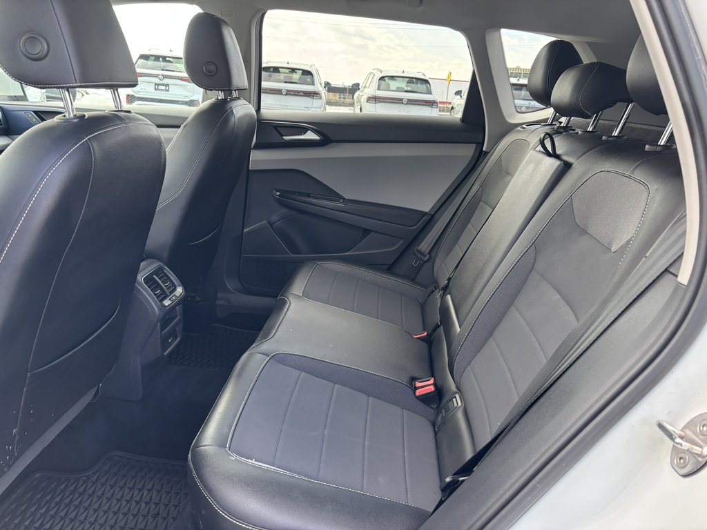 2023 Volkswagen Taos Comfortline 4MOTION -Ltd Avail- in Saint-Georges, Quebec - 11 - w1024h768px