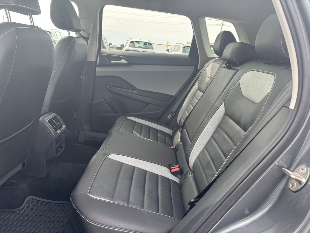 2023 Volkswagen Taos Highline 4MOTION in Saint-Georges, Quebec - 10 - w1024h768px