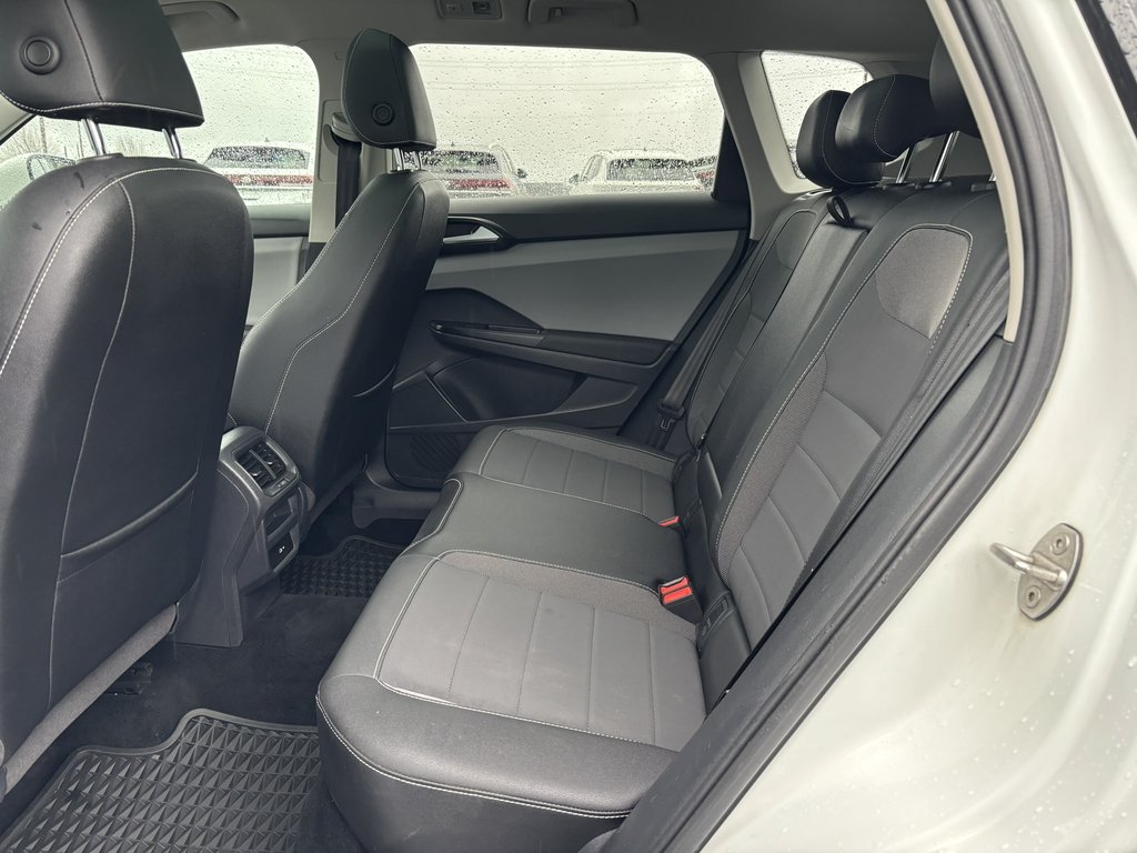 2023 Volkswagen Taos Comfortline 4MOTION -Ltd Avail- in Saint-Georges, Quebec - 9 - w1024h768px