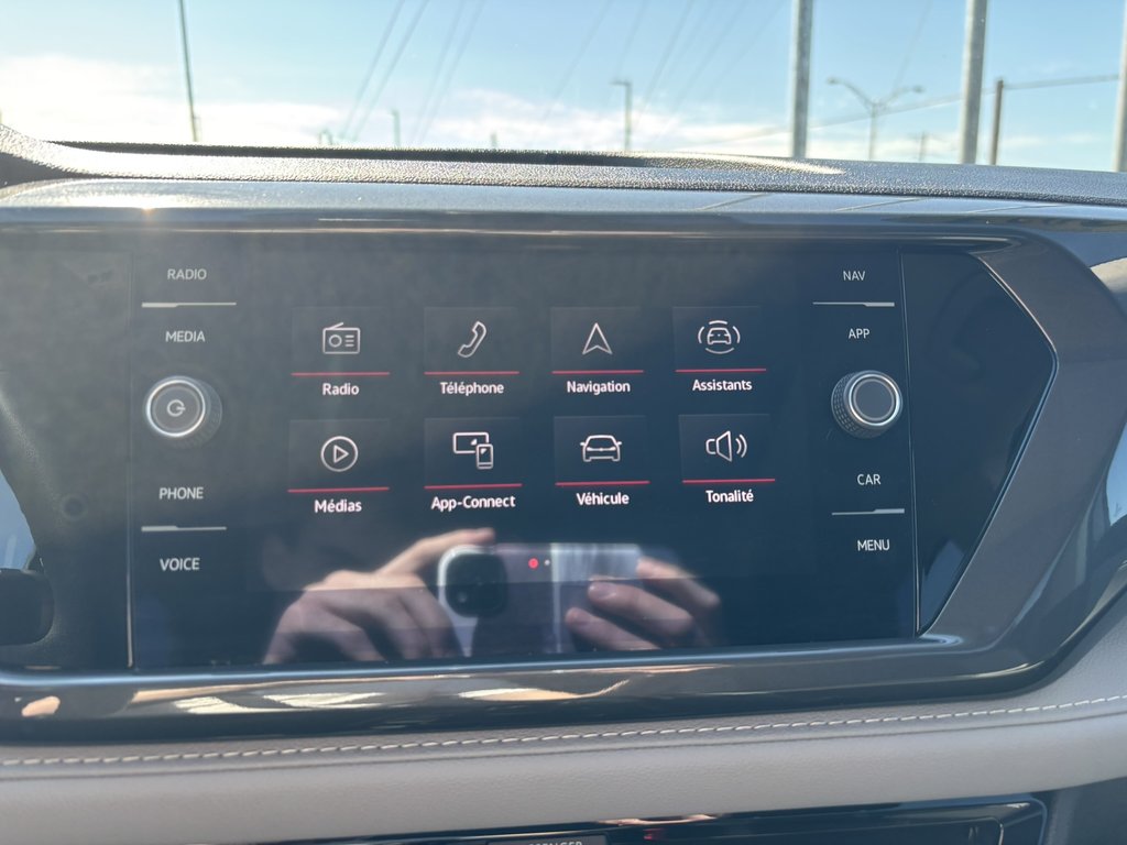 2023 Volkswagen Taos Highline 4MOTION in Saint-Georges, Quebec - 17 - w1024h768px