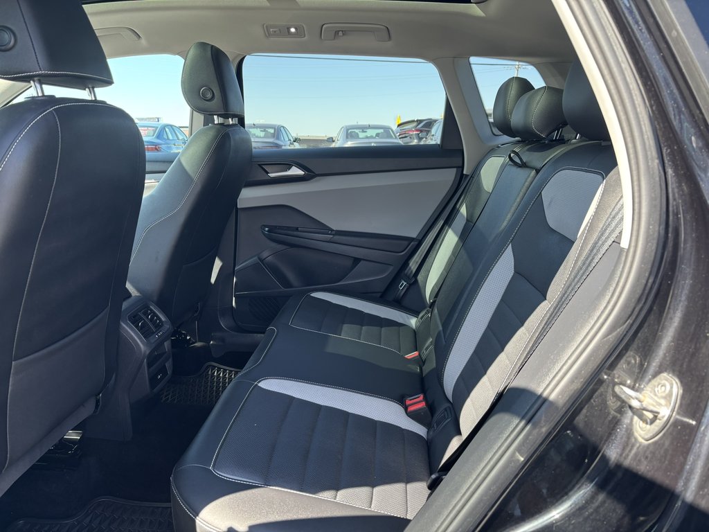 2023 Volkswagen Taos Highline 4MOTION in Saint-Georges, Quebec - 9 - w1024h768px