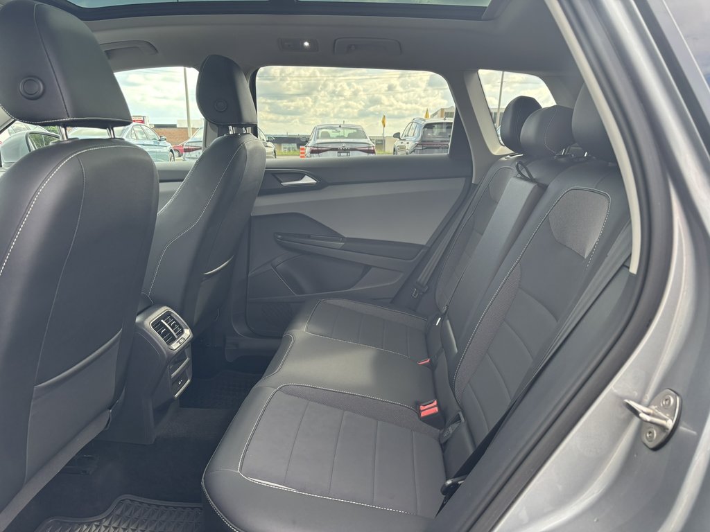 2023 Volkswagen Taos Comfortline 4MOTION -Ltd Avail- in Saint-Georges, Quebec - 9 - w1024h768px