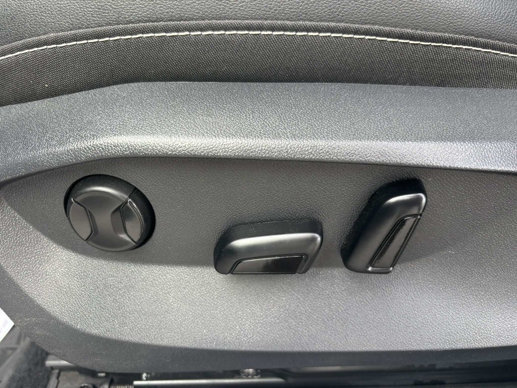 2023 Volkswagen Taos Comfortline 4MOTION -Ltd Avail- in Saint-Georges, Quebec - 11 - w1024h768px