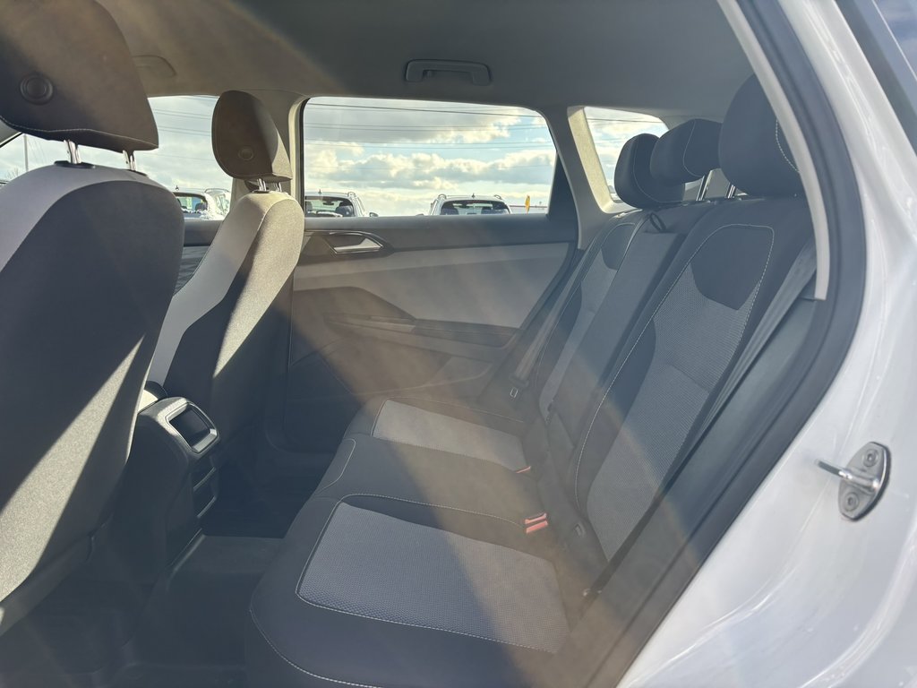 2024 Volkswagen Taos Trendline 4MOTION in Saint-Georges, Quebec - 9 - w1024h768px