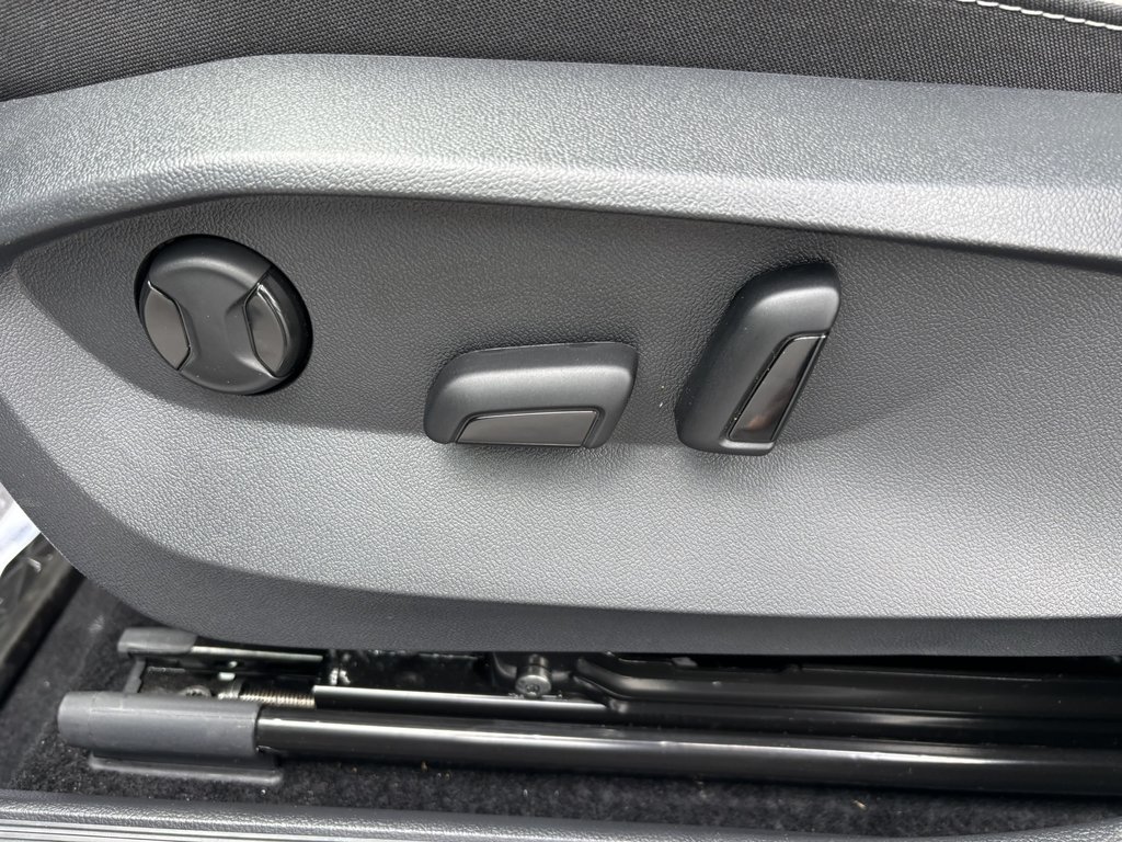 2025 Volkswagen Taos Comfortline 4MOTION in Saint-Georges, Quebec - 11 - w1024h768px