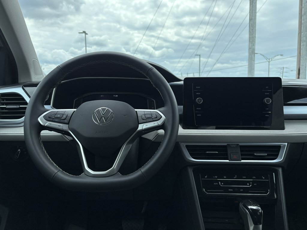 2025 Volkswagen Taos Comfortline 4MOTION in Saint-Georges, Quebec - 12 - w1024h768px
