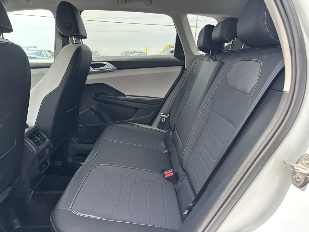 Volkswagen Taos Comfortline 4MOTION 2025 à Saint-Georges, Québec - 8 - w1024h768px