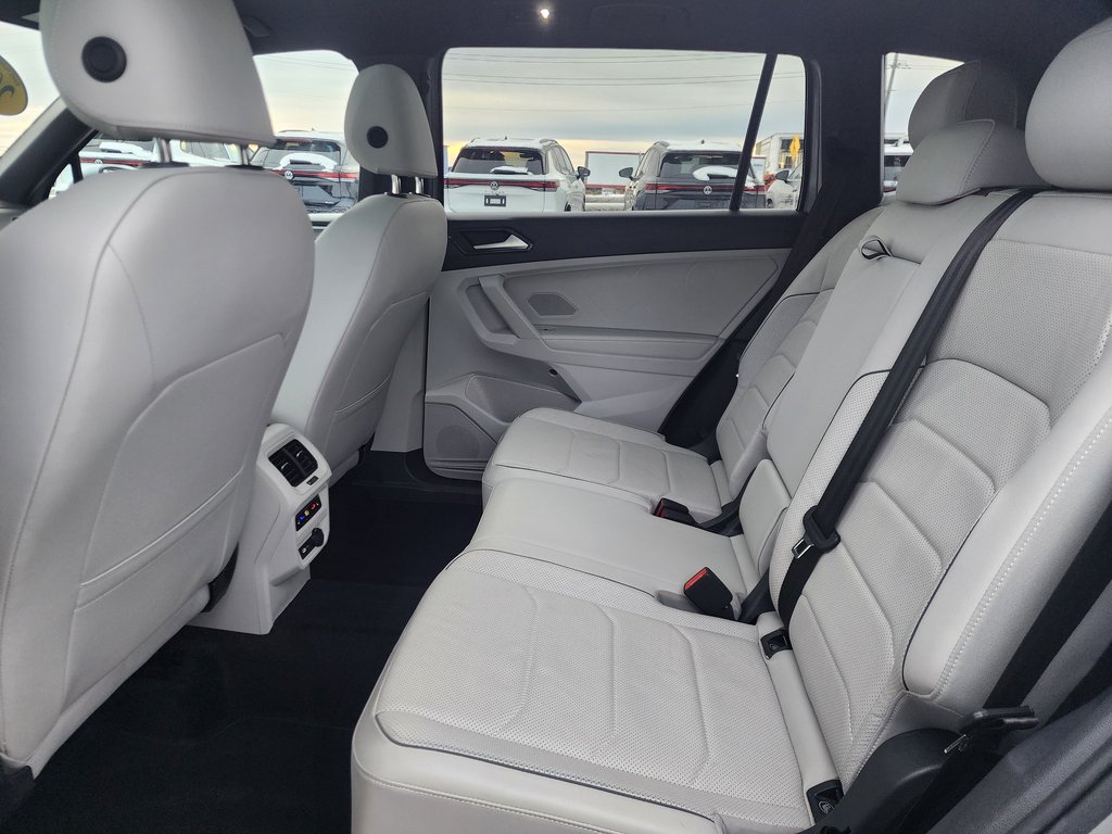 Volkswagen Tiguan Highline R-Line 4MOTION 2022 à Saint-Georges, Québec - 9 - w1024h768px