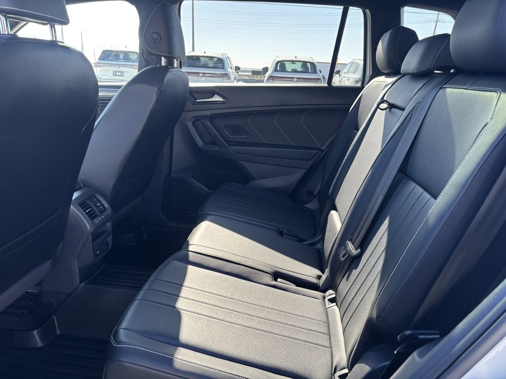 2022 Volkswagen Tiguan Comfortline R-Line Black Edition 4MOTION in Saint-Georges, Quebec - 11 - w1024h768px