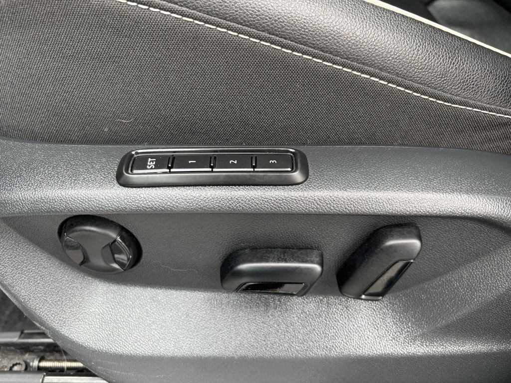 2022 Volkswagen Tiguan Highline R-Line 4MOTION in Saint-Georges, Quebec - 12 - w1024h768px