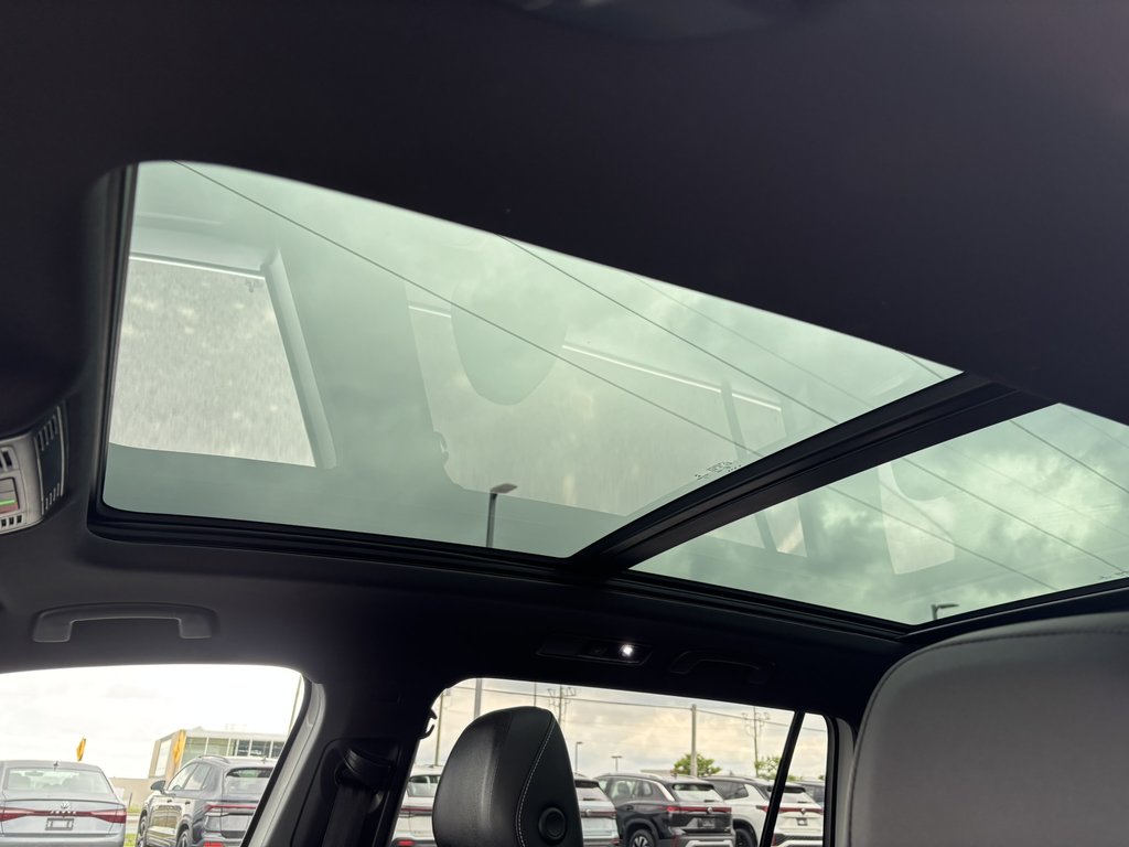 2022 Volkswagen Tiguan Highline R-Line 4MOTION in Saint-Georges, Quebec - 11 - w1024h768px