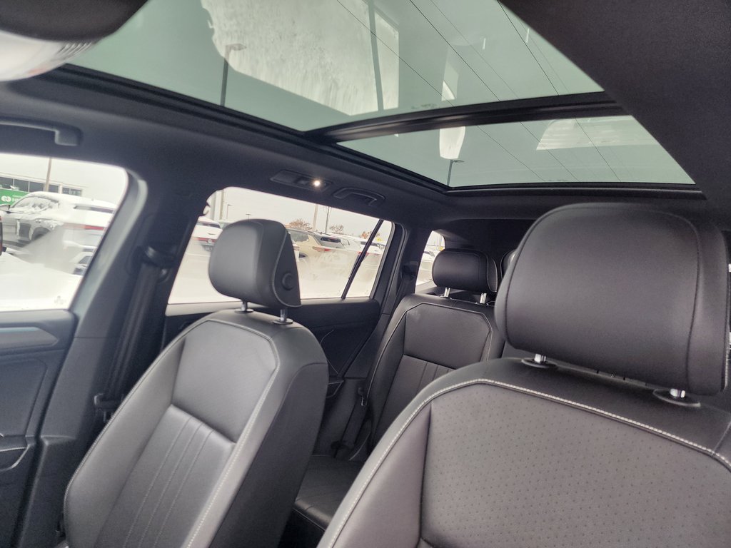 Volkswagen Tiguan Comfortline R-Line Black Edition 4MOTION 2023 à Saint-Georges, Québec - 10 - w1024h768px