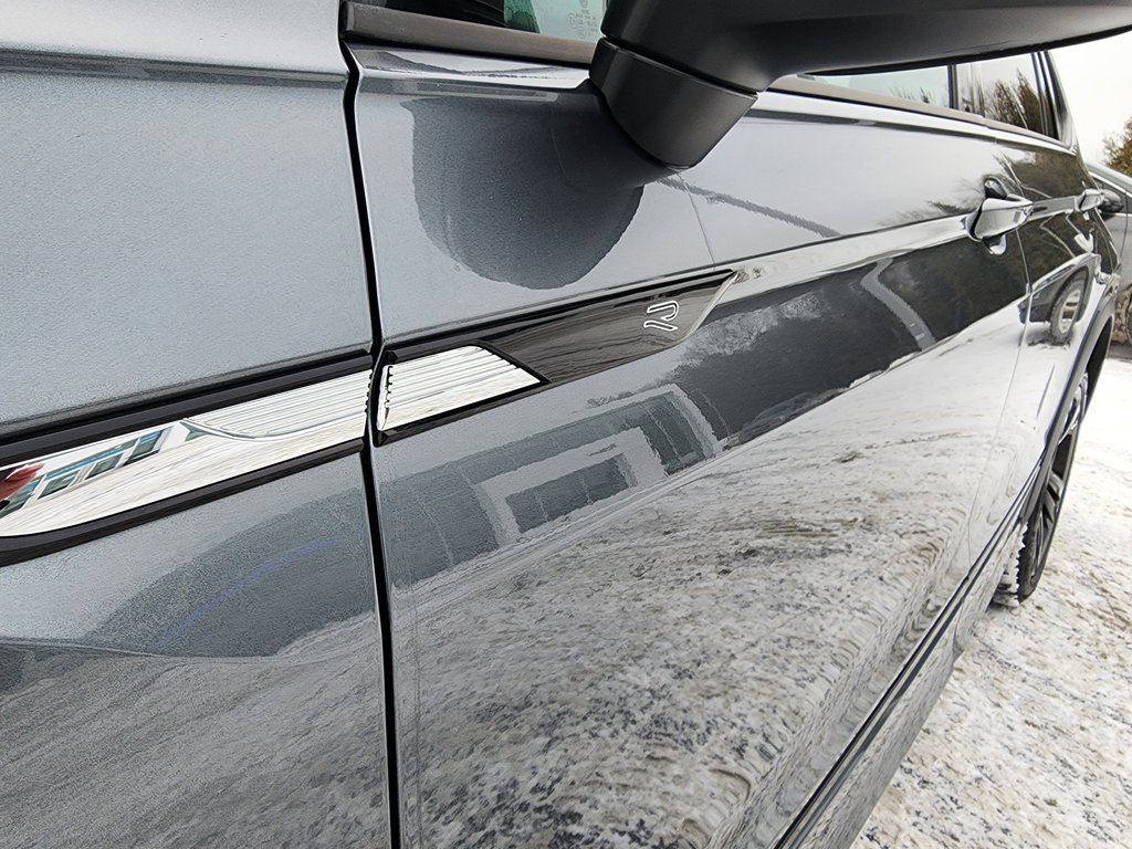 Volkswagen Tiguan Comfortline R-Line Black Edition 4MOTION 2023 à Saint-Georges, Québec - 8 - w1024h768px