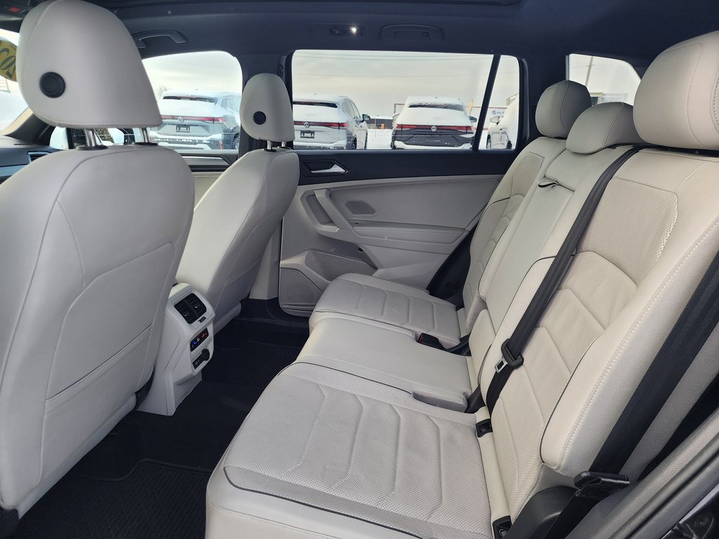 Volkswagen Tiguan Highline R-Line 4MOTION 2023 à Saint-Georges, Québec - 9 - w1024h768px