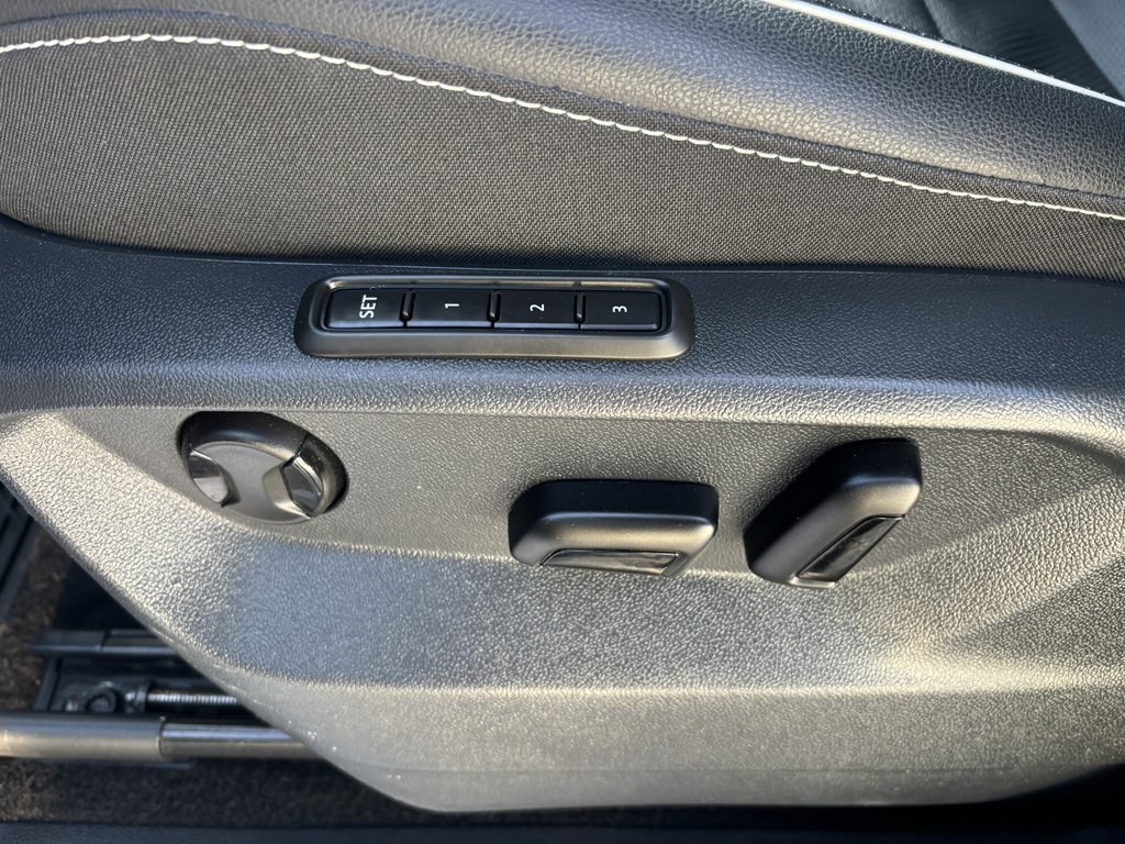 Volkswagen Tiguan Highline R-Line 4MOTION 2023 à Saint-Georges, Québec - 14 - w1024h768px