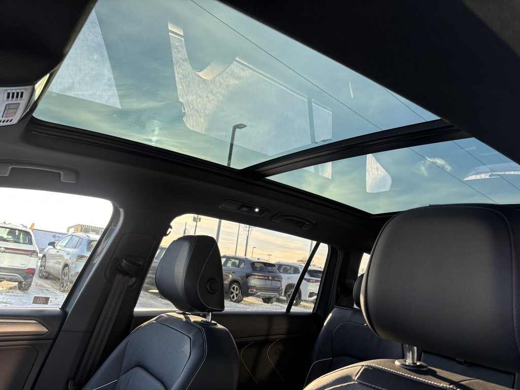 Volkswagen Tiguan Highline R-Line 4MOTION 2023 à Saint-Georges, Québec - 13 - w1024h768px