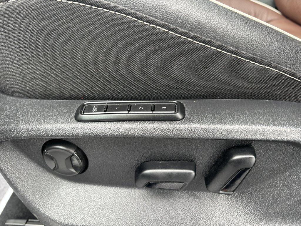 2023 Volkswagen Tiguan Highline R-Line 4MOTION in Saint-Georges, Quebec - 14 - w1024h768px