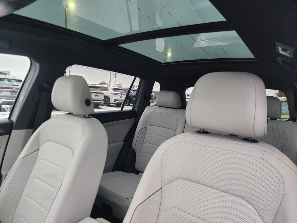 Volkswagen Tiguan Highline R-Line 4MOTION 2024 à Saint-Georges, Québec - 10 - w1024h768px