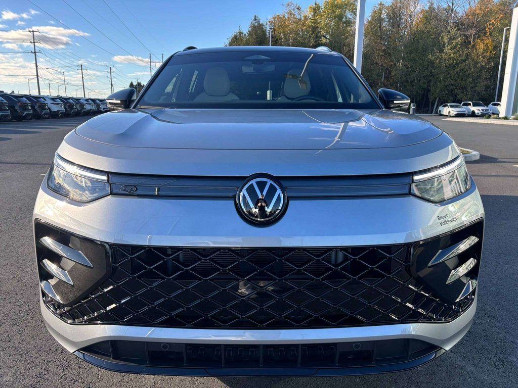 Volkswagen Tiguan Comfortline R-Line Black Edition 2026 à Saint-Georges, Québec - 3 - w1024h768px