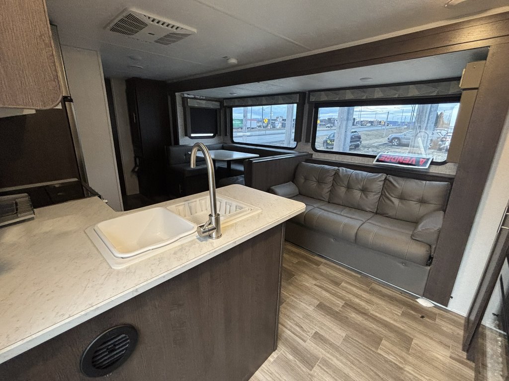 2020 WILDWOOD 273QBXL in Saint-Georges, Quebec - 9 - w1024h768px