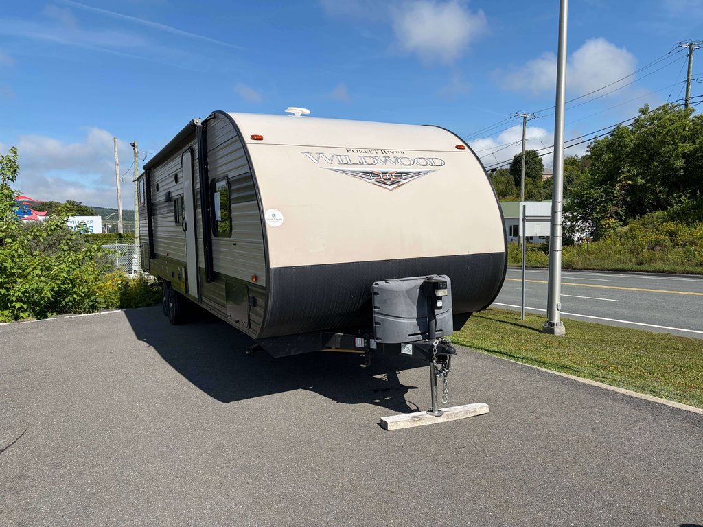 2020 WILDWOOD 273QBXL in Saint-Georges, Quebec - 3 - w1024h768px