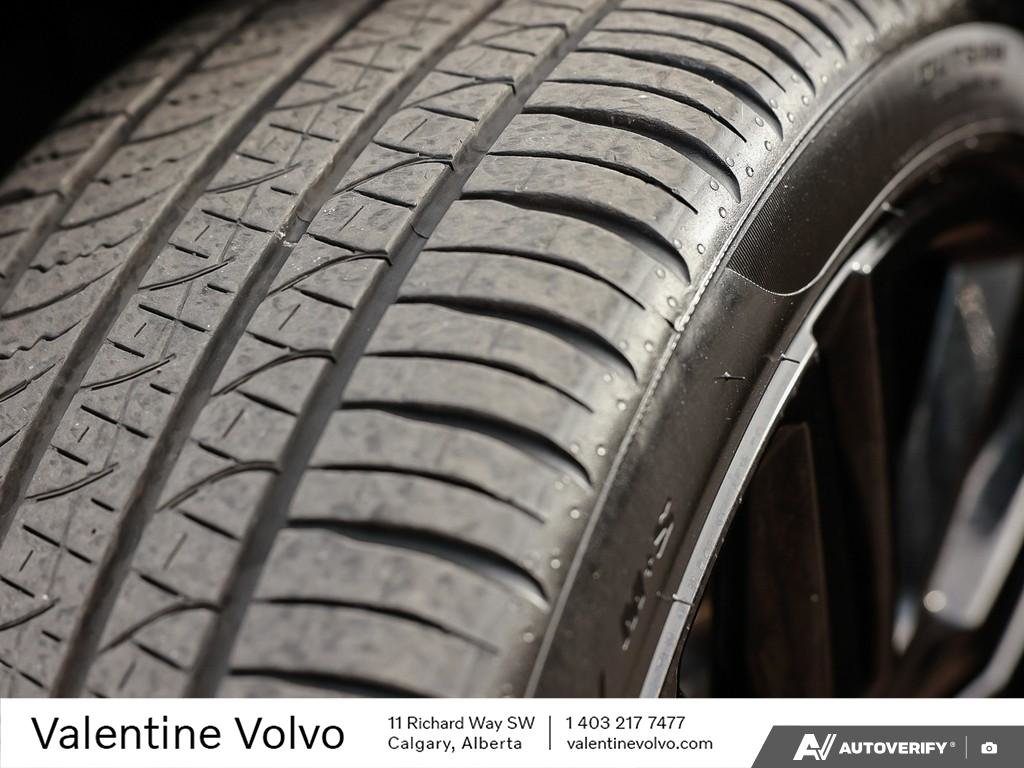 2025 Volvo S60 Plug-In Hybrid Ultra Black Edition-6