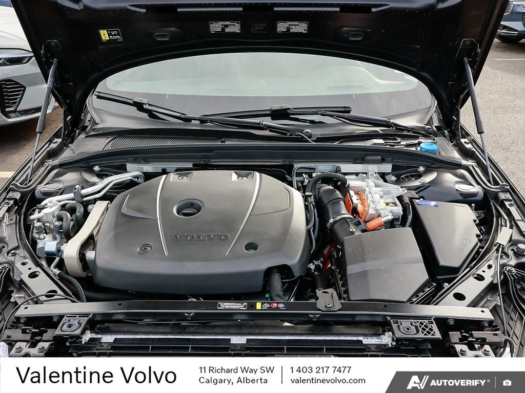 2025 Volvo S60 Plug-In Hybrid Ultra Black Edition-7