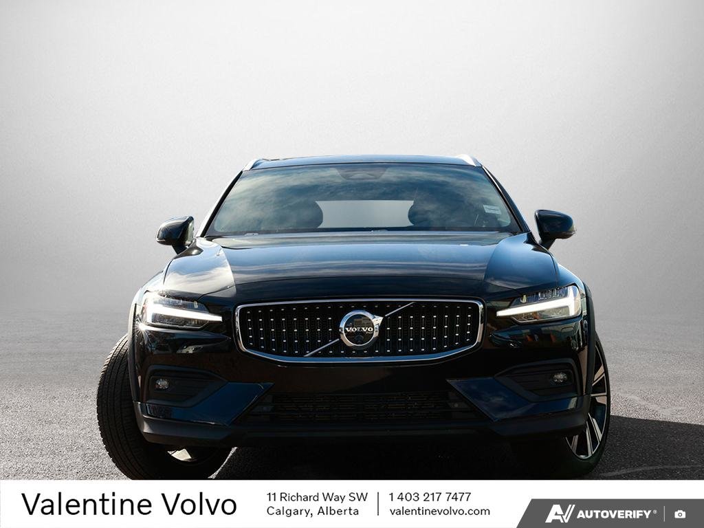 2025 Volvo V60 Cross Country Plus-1