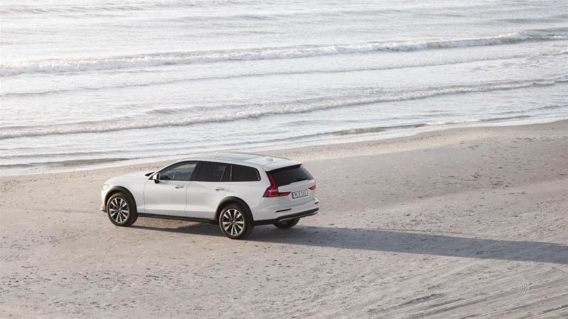 2026 Volvo V60 Cross Country Ultra-1