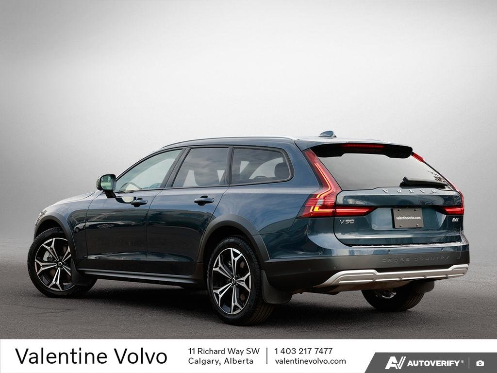 2025 Volvo V90 Cross Country Plus photo 2