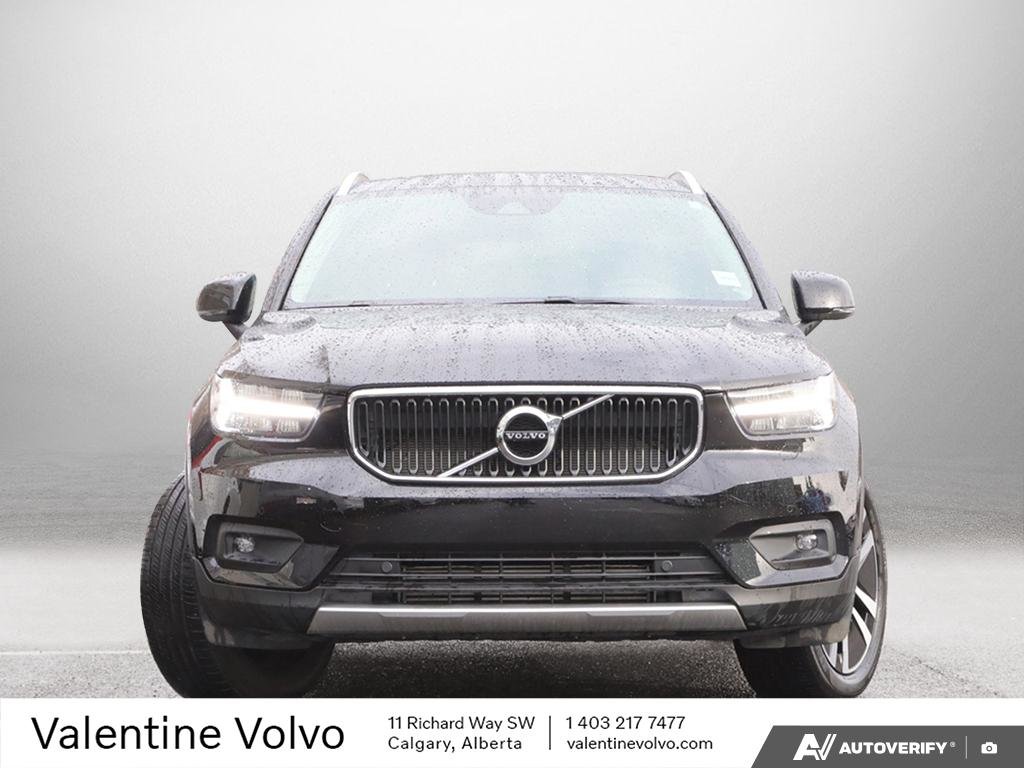 2022 Volvo XC40 Momentum photo 2