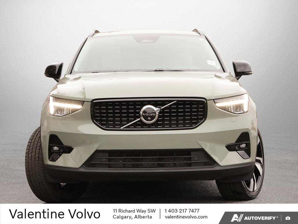 2024 Volvo XC40 Plus Dark Theme-1