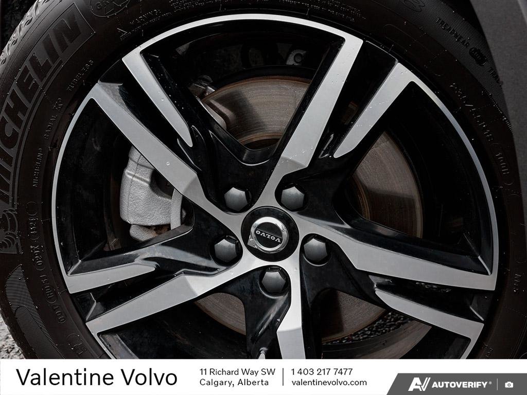 2025 Volvo XC40 Core photo 4