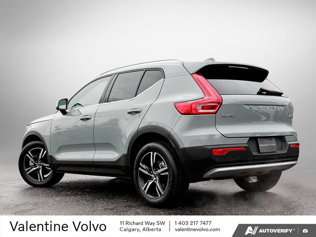 2025 Volvo XC40 Core photo 2
