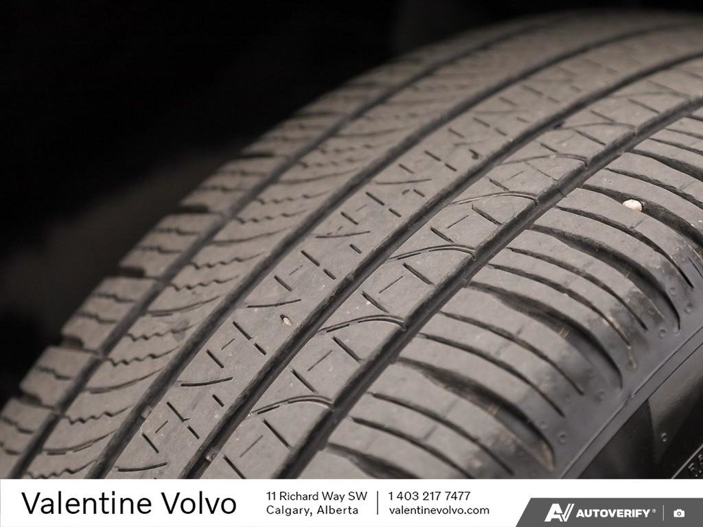 2025 Volvo XC40 Plus Dark Theme-6