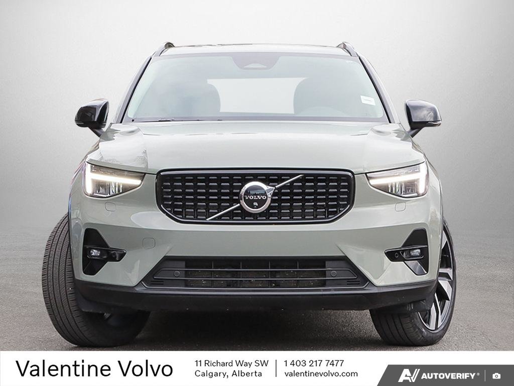 2025 Volvo XC40 Plus Dark Theme-1