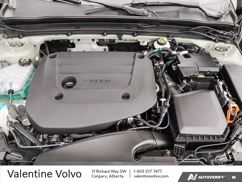 2025 Volvo XC40 Plus Dark Theme-7