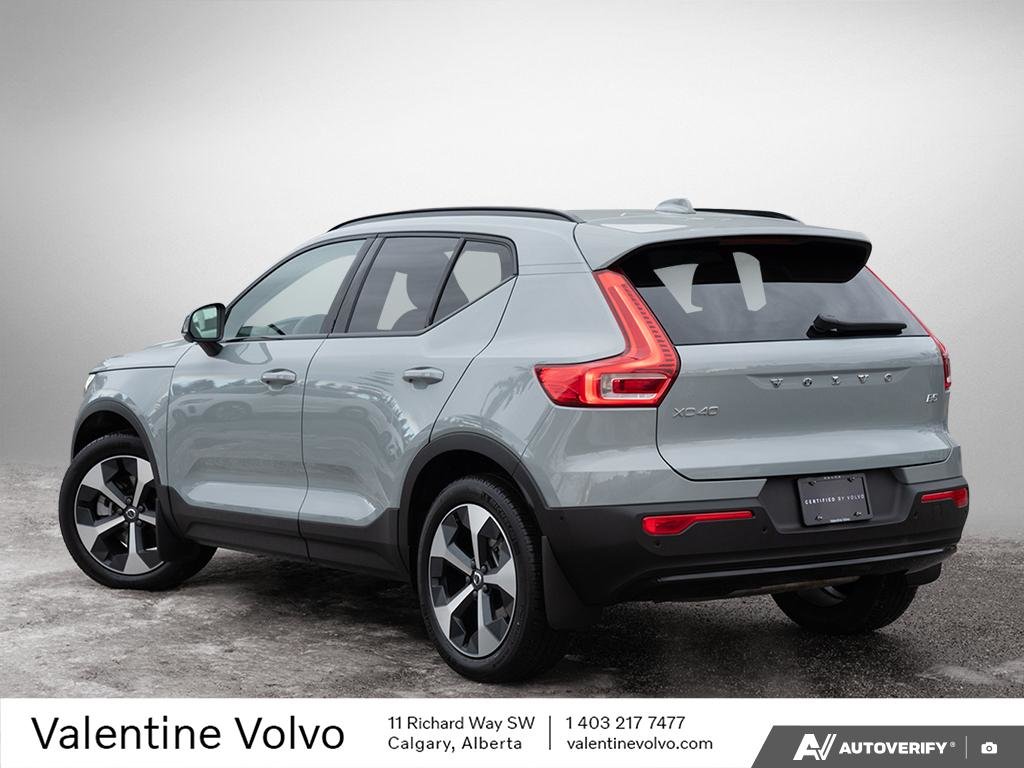 2025 Volvo XC40 Plus Dark Theme-3