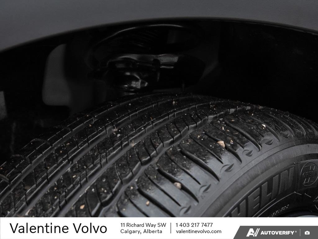 2025 Volvo XC40 Plus Dark Theme-6