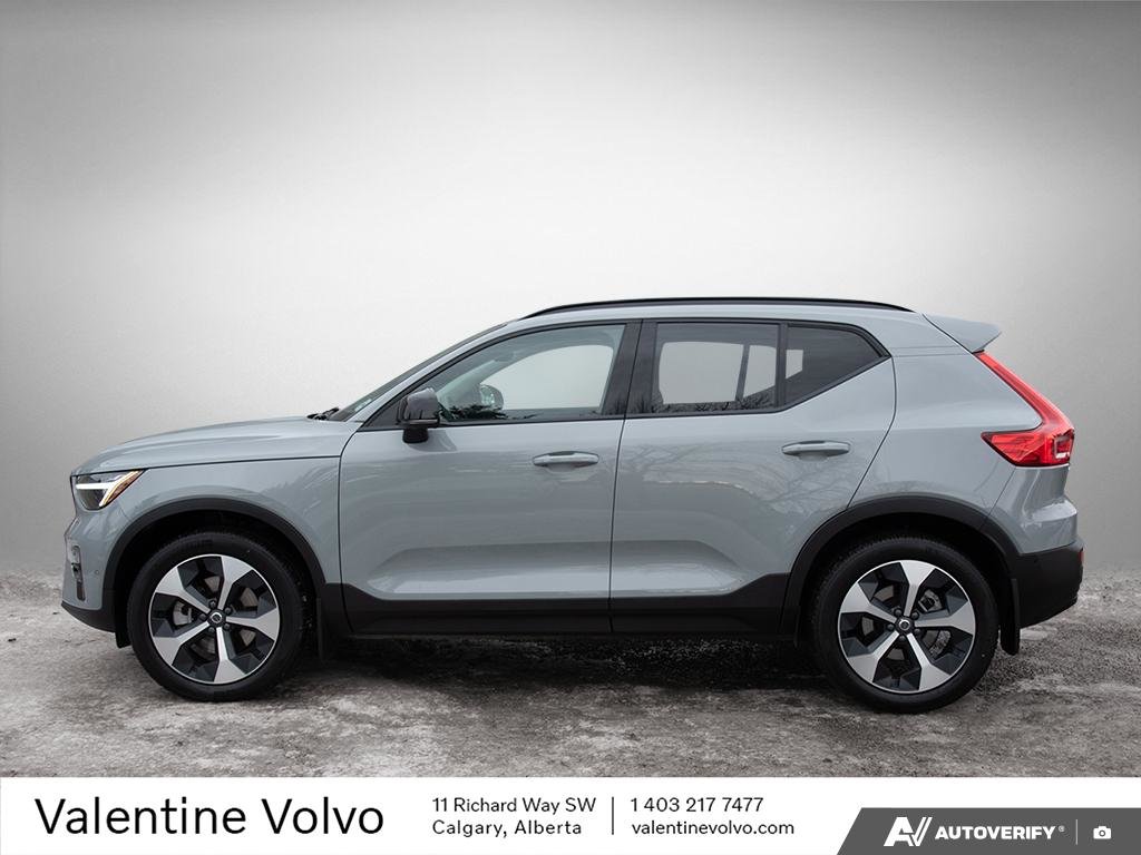 2025 Volvo XC40 Plus Dark Theme-2