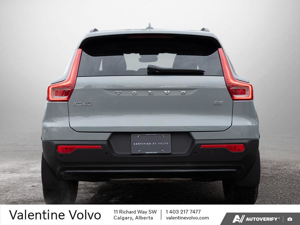 2025 Volvo XC40 Plus Dark Theme-4