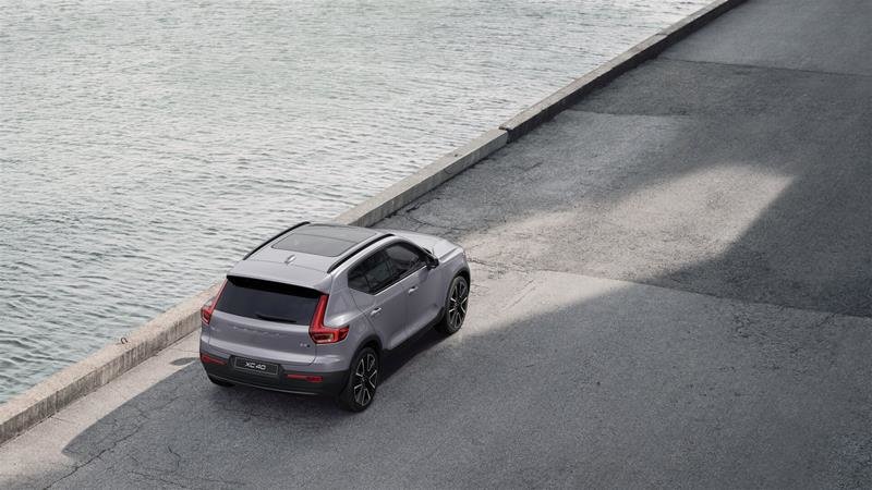 2026 Volvo XC40 Plus (Dark Theme)-1