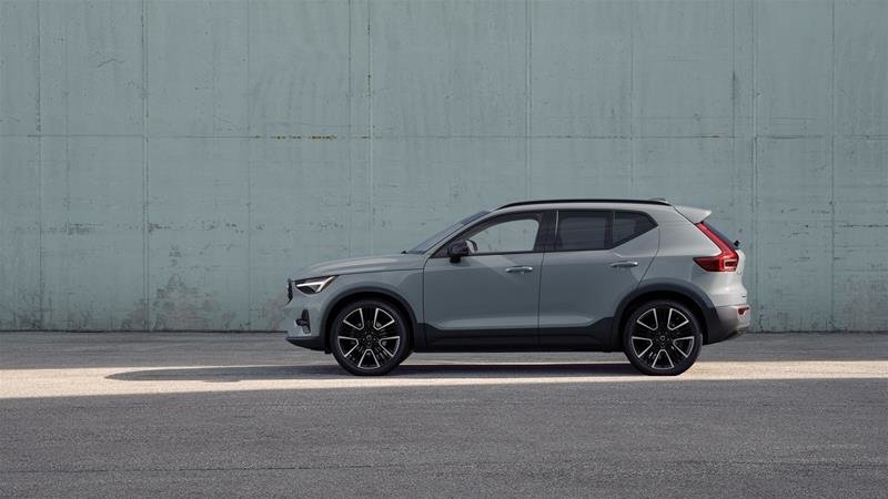 2026 Volvo XC40 Plus (Dark Theme)-2