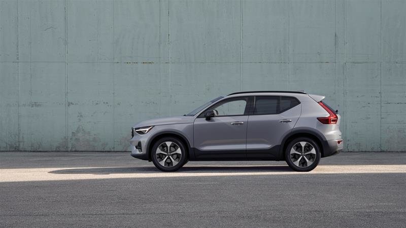 2026 Volvo XC40 Plus (Dark Theme)-2