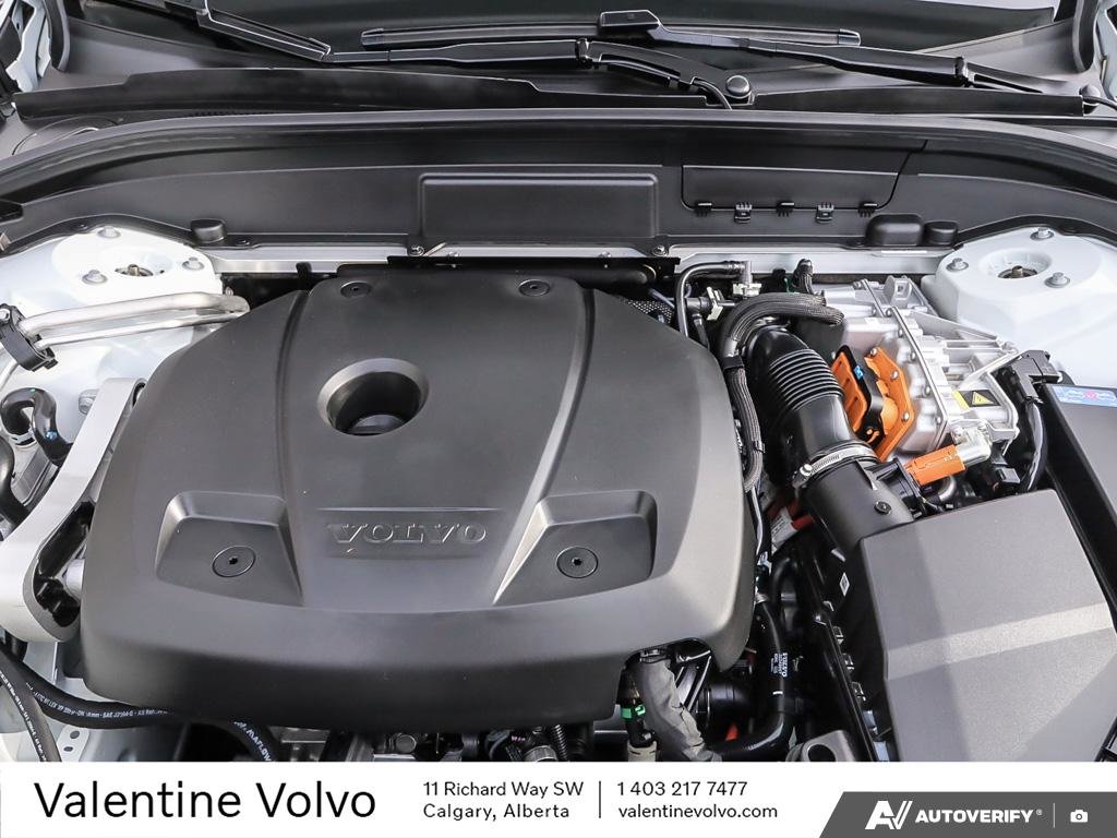 2025 Volvo XC60 Plug-In Hybrid Core Dark Theme-7