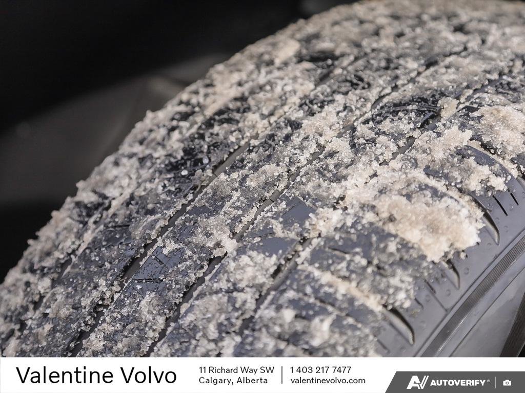 2025 Volvo XC60 Plug-In Hybrid Core Dark Theme-6