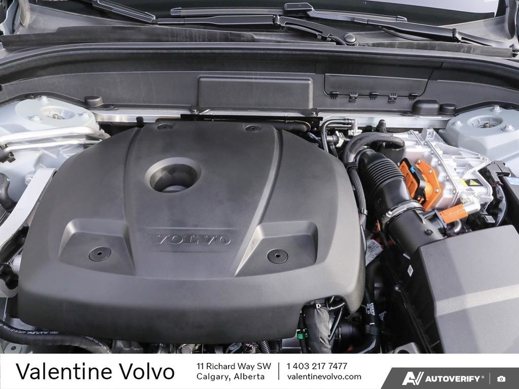 2025 Volvo XC60 Plug-In Hybrid Core Dark Theme-7